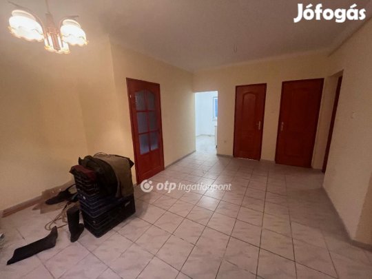 Szegedi eladó 80 nm-es ház