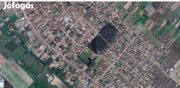 Szegedtől 10 km-re Zsombón, 1.422 m2 bekerített építési területeladó!