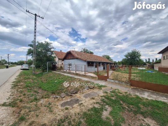 Szeghalomi 95 nm-es ház eladó