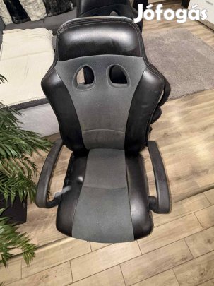 Szék és íróasztal. 10000