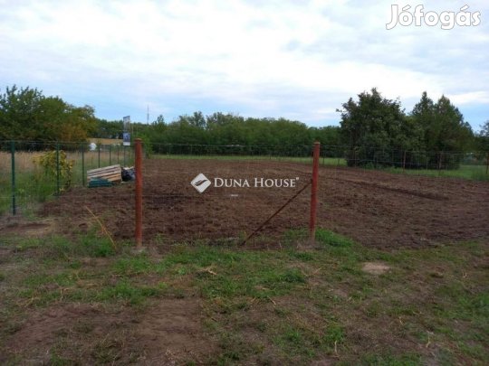 Székesfehérvár határában zártkerti telek eladó