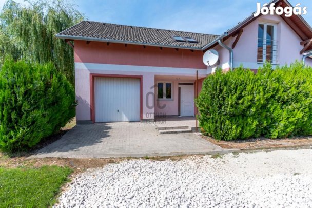 Székesfehérvári 100 nm-es ház eladó