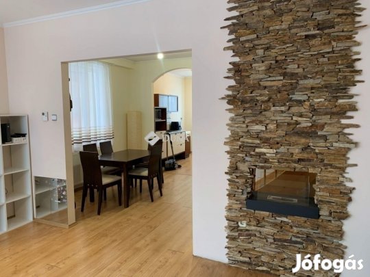 Székesfehérvári 100 nm-es lakás eladó