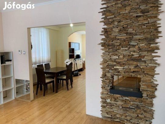 Székesfehérvári 100 nm-es lakás eladó