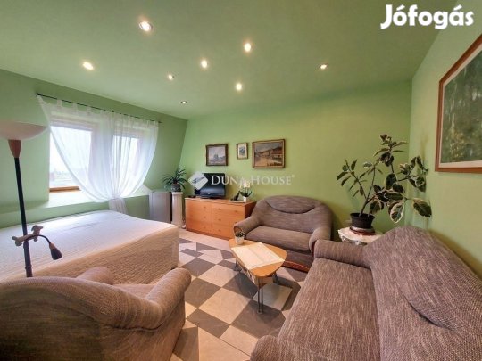 Székesfehérvári 108 nm-es lakás eladó