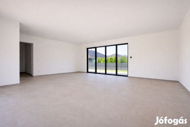 Székesfehérvári 180 nm-es ház eladó