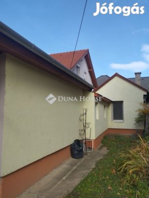 Székesfehérvári 195 nm-es ház eladó