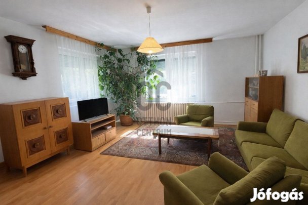 Székesfehérvári 200 nm-es ház eladó