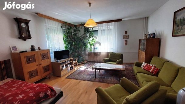 Székesfehérvári 200 nm-es ház eladó