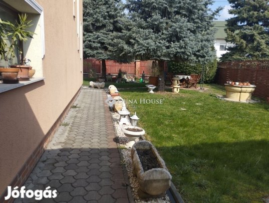 Székesfehérvári 200 nm-es ház eladó