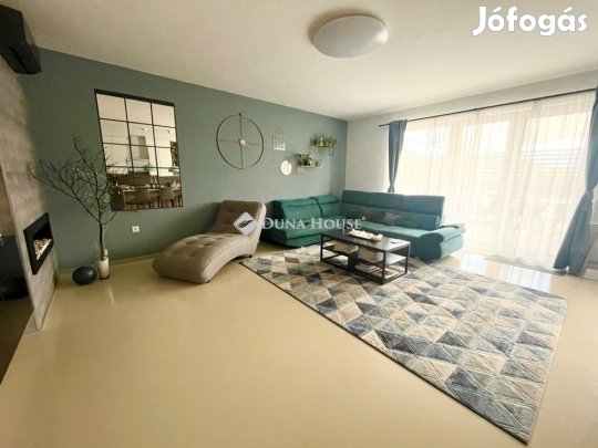 Székesfehérvári 217 nm-es ház eladó