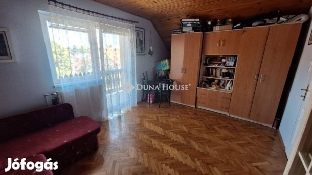 Székesfehérvári 220 nm-es ház eladó