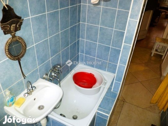 Székesfehérvári 28 nm-es lakás eladó