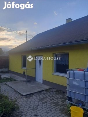 Székesfehérvári 55 nm-es ház eladó