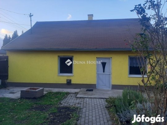 Székesfehérvári 55 nm-es ház eladó