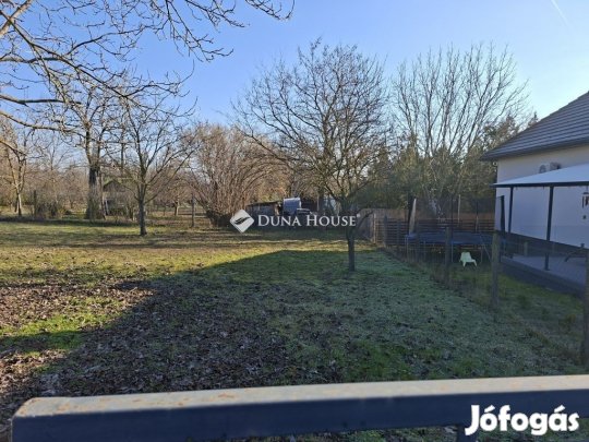 Székesfehérvári 753 nm-es telek eladó