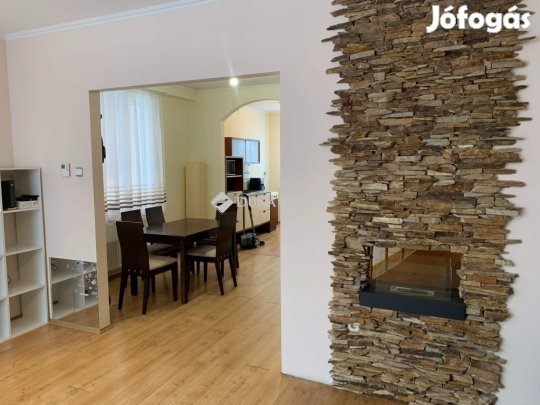 Székesfehérvári eladó 100 nm-es lakás