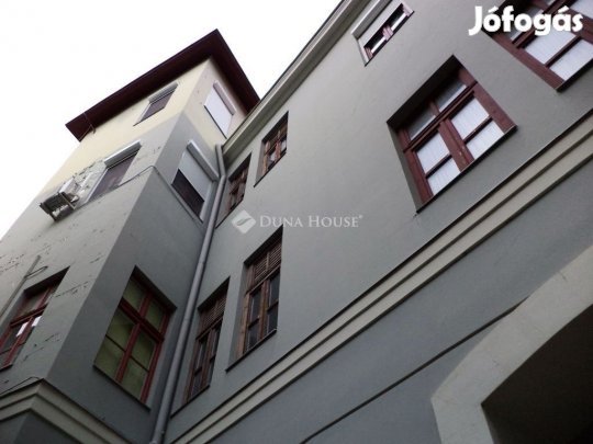 Székesfehérvári eladó 146 nm-es lakás