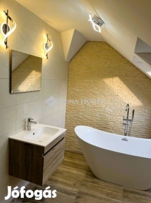 Székesfehérvári eladó 146 nm-es lakás