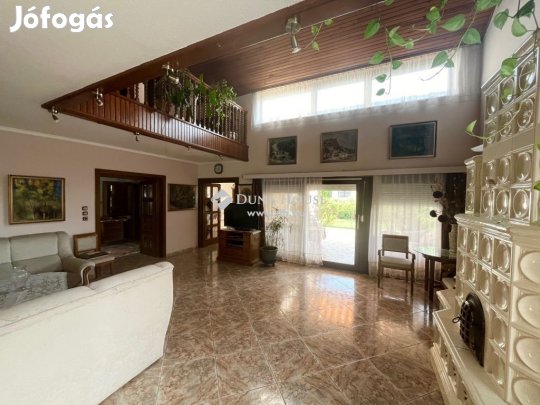 Székesfehérvári eladó 188 nm-es ház