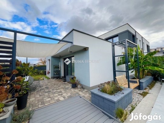 Székesfehérvári eladó 217 nm-es ház