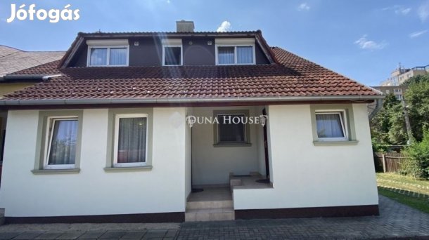 Székesfehérvári eladó 85 nm-es lakás