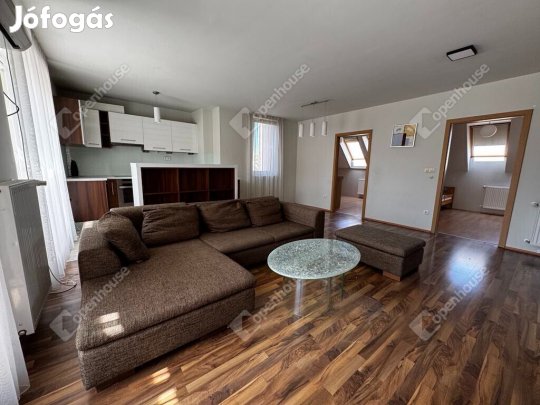 Székesfehérváron belváros közeli nagyteraszos társasházi lakás eladó!