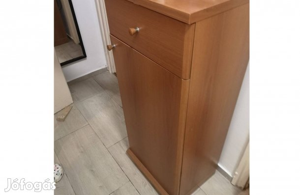 Szekrény előszobaszekrény