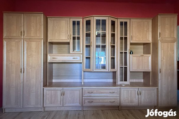 Szekrény sor , üveges 