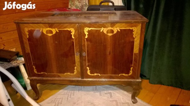 Szekrények, intarzia mintával eladók