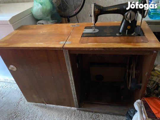 Szekrényes varrógép