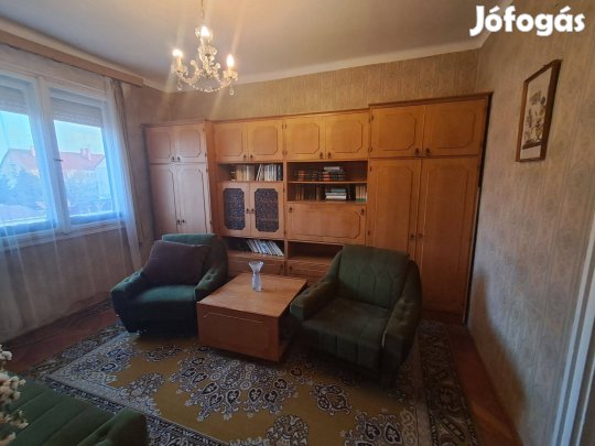 Szekrénysor + dohányzó asztal