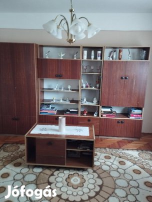 Szekrénysor+ dohányzó asztal