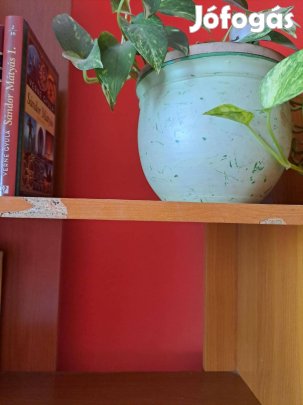 Szekrénysor ágyneműtartóval