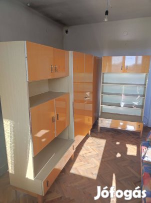 Szekrénysor eladó!Nagyon régi, retro, de használható