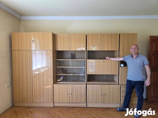 Szekrenysor elado szalitassal