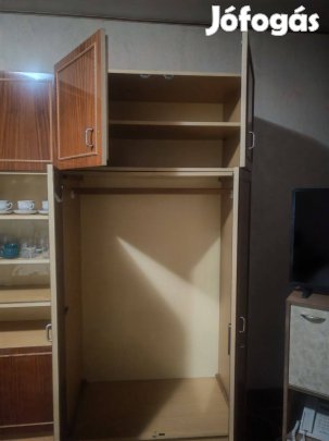 Szekrénysor jó állapotban