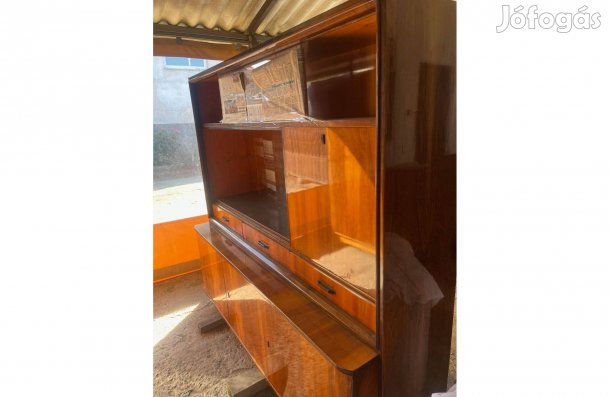 Szekrénysor keresi új gazdáját