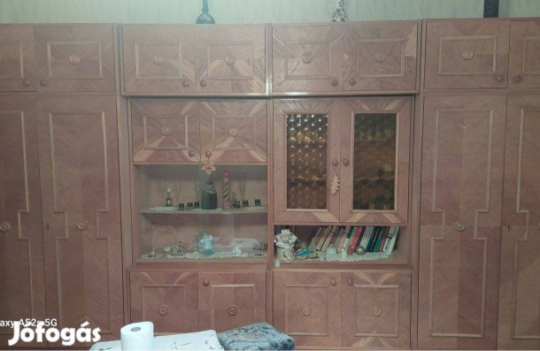 Szekrénysor,vitrines