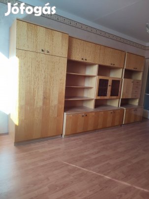 Szekrénysorok komplett tartozékával Újszerű 