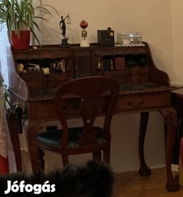 Szekreteres íróasztal