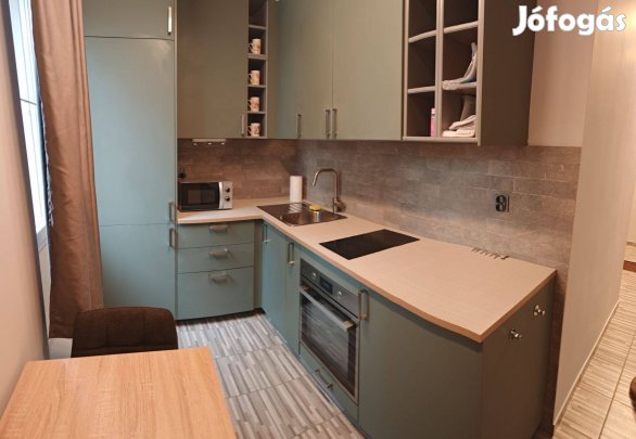 Szekszárd, Dienes Valéria utcában I. emeleti lakás kiadó