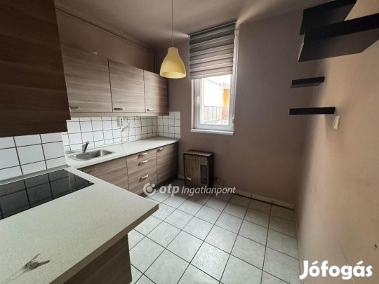 Szekszárd - 57nm - 1+2 szoba - erkély - 4 emelet - lakás eladó!