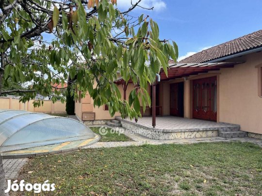 Szekszárd - mediterrán stílusú modern családi ház eladó!