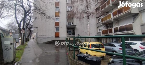 Szekszárd központjában 50 nm alagsori üzlethelyiség eladó!