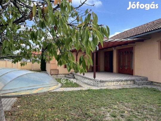 Szekszárdi 140 nm-es ház eladó
