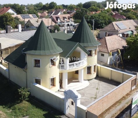 Szekszárdi 166 nm-es ház eladó