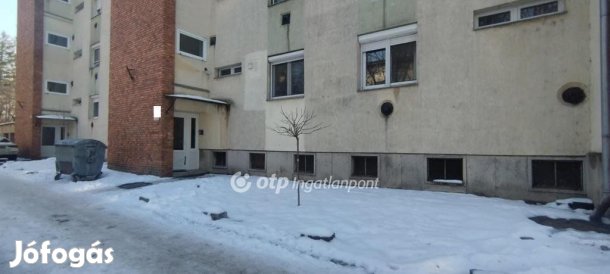 Szekszárdi 51 nm-es lakás eladó