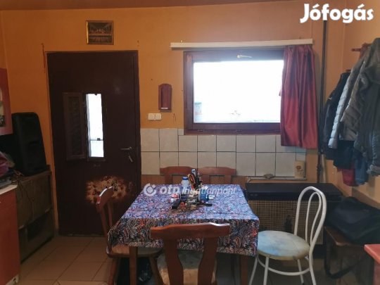 Szekszárdi 60 nm-es ház eladó