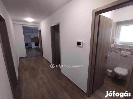 Szekszárdi 77 nm-es lakás eladó